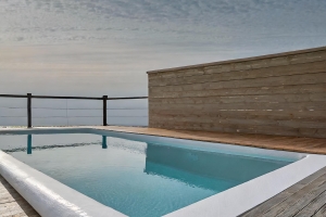  Couverture de piscine : l'allié indispensable pour économiser l'eau et protéger votre bassin